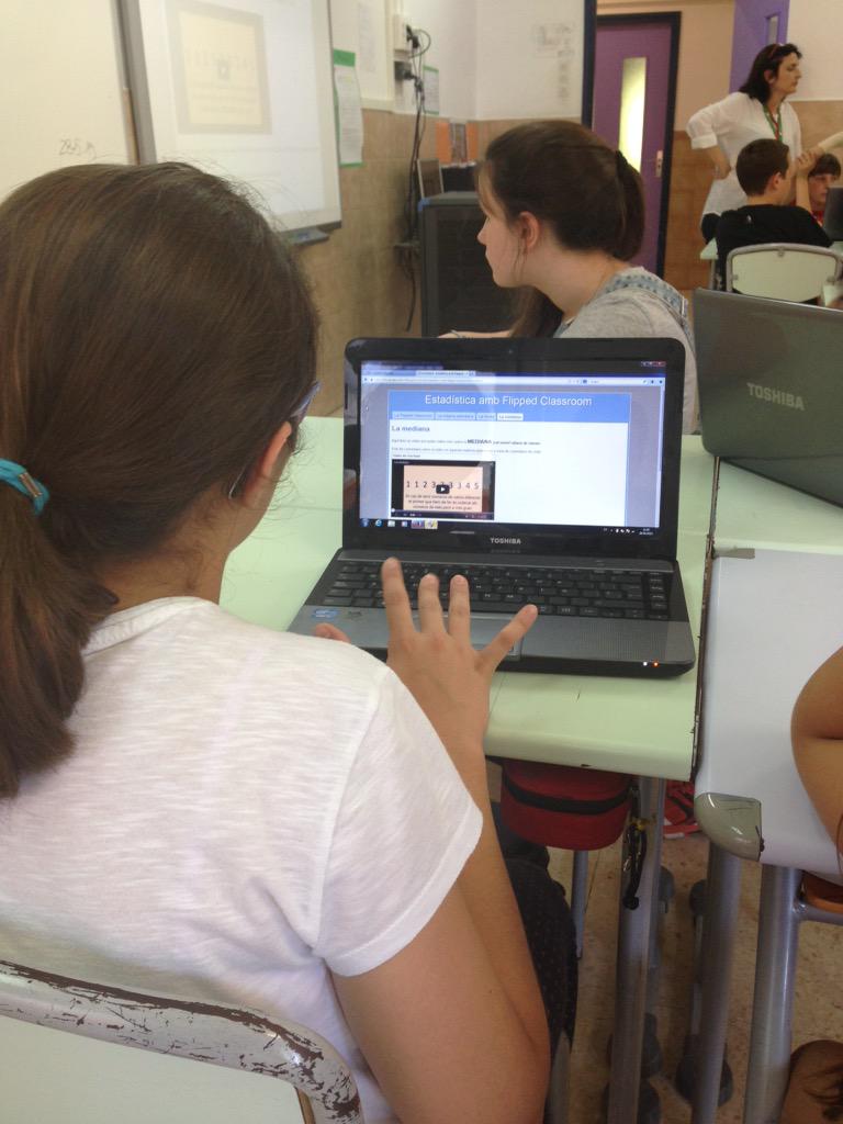 elenaojando's tweet photo. Treballant la #mediana amb #flippedclassroom a 6è de primària @CollegiKostka #dmed15 #udtic2 @Blanquerna http://t.co/2FRVf0ZRBG