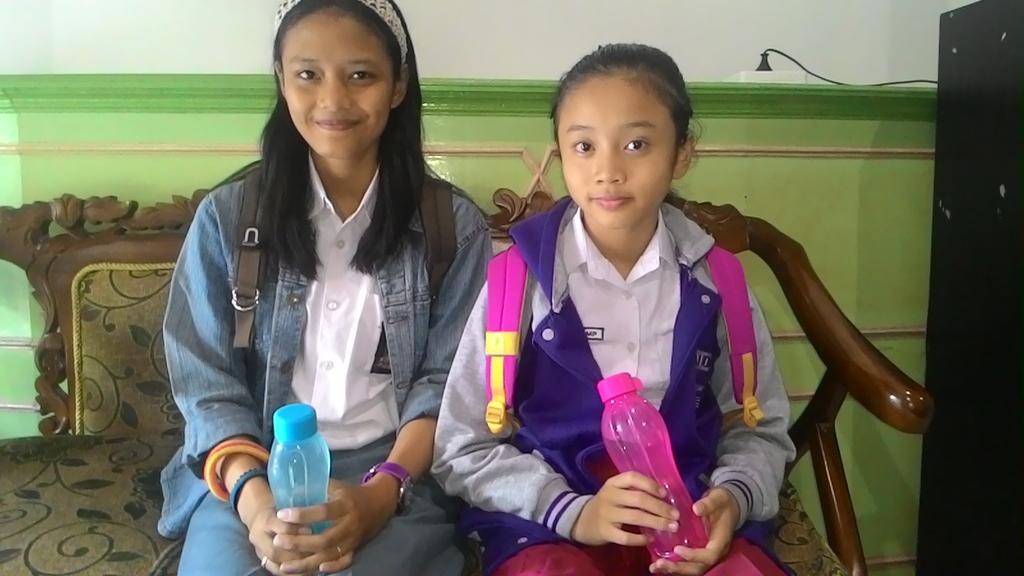MiraTalenta's tweet photo. Berangkat sekolah, latian dance gak lupa bawa air minum didalam tumbler #Gerakan1000Tumbler ayo @JogjaAllstar ikutan http://t.co/llz7iw21F9