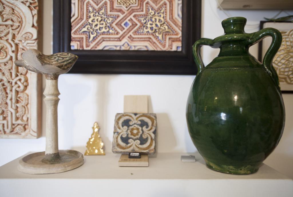 AlArtesania's tweet photo. 3 Redomas vidriadas en verde de cobre S.XX http://t.co/rnwRFCVCAZ #artesania #Alhambra #ceramics #Granada #handmade http://t.co/xh2lcjVYOK