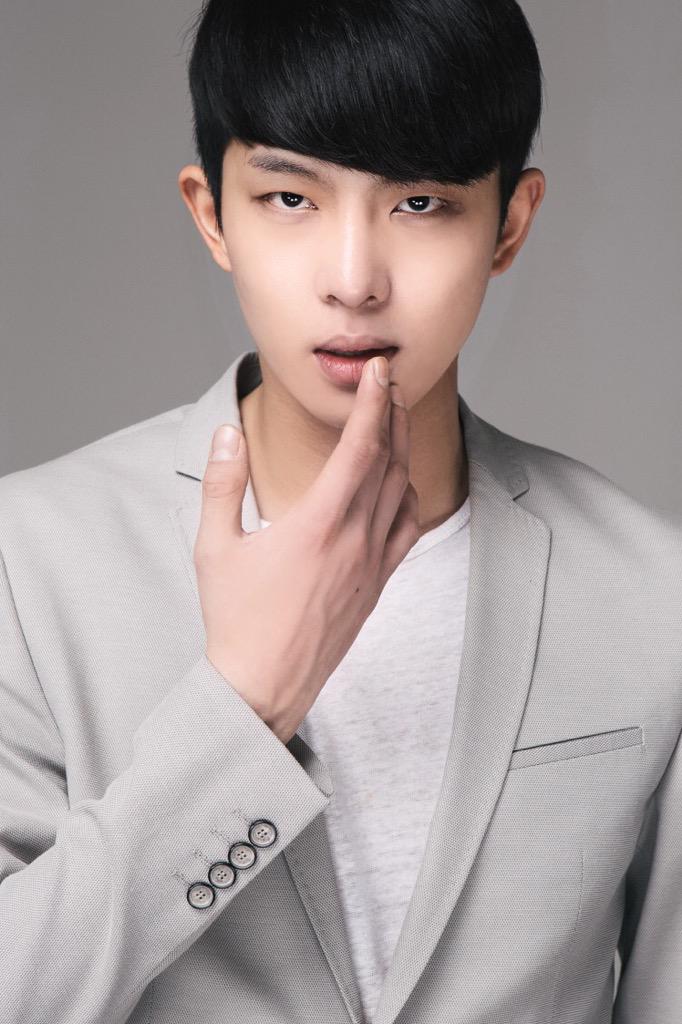 hyuckwon's tweet photo. http://t.co/zDUdUaj10k