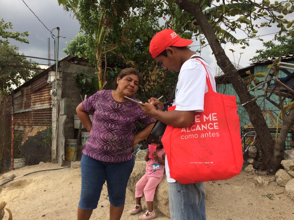 MJMGuerrero's tweet photo. Casa por casa llevando el mensaje de nuestro candidato #4x4 #7deJunio #HAF2015 #MJMconHAF #UnGuerreroConOrdenyPaz http://t.co/tMzXOGcdE5