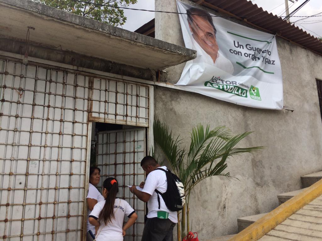 MJMGuerrero's tweet photo. Casa por casa llevando el mensaje de nuestro candidato #4x4 #7deJunio #HAF2015 #MJMconHAF #UnGuerreroConOrdenyPaz http://t.co/tMzXOGcdE5
