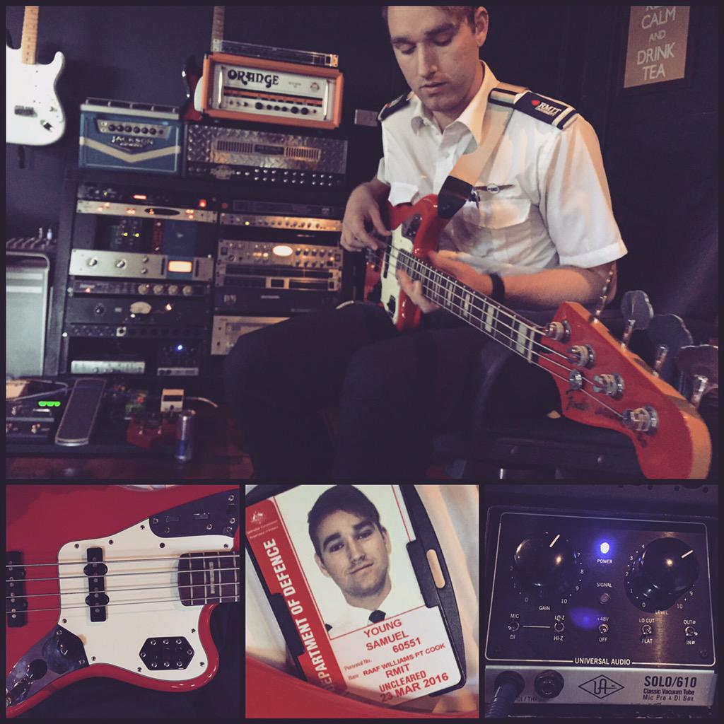 danielkelaart's tweet image. This is @samueldyoung he plays bass and flies a plane. He is also a legend 🎸✈️ #grafetestudios #producer #ProTools