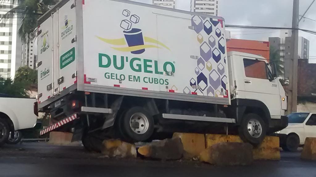 EdsomF's tweet image. Acho que o motorista foi arrebatado