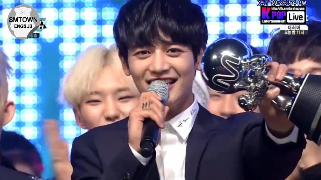 Arabflamers's tweet photo. #SHINeeView2ndWin فوز شايني الثاني على الام كاونتداون 😭💕 http://t.co/EdiFt2GTqr