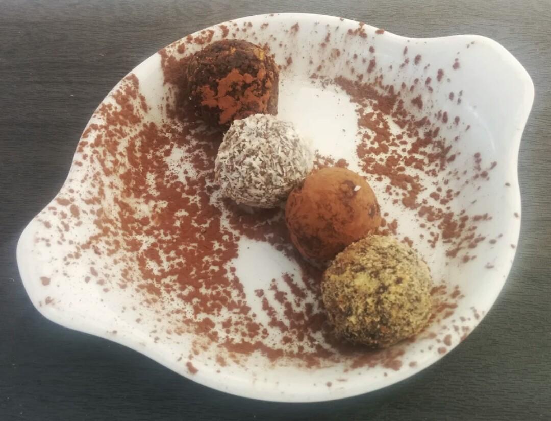 tapasibiza's tweet photo. Testing out our new homemade truffles!
Definitely not a bad way to spend the afternoon 😉
#dessert #Ibiza2015 http://t.co/KkOiTweuzG