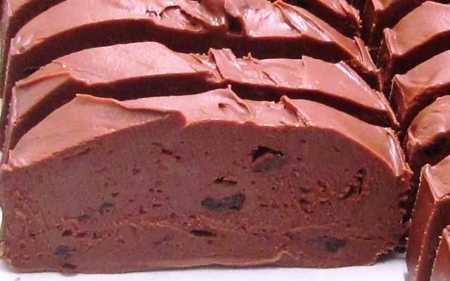 AMurdicksFudge's tweet photo. Chocolate Cherry Fudge - Come and get it! #BestMurdicksFudge #PureMichiganTreat #MadeinMichigan #Mackinawsome http://t.co/hlMNkfwgBS