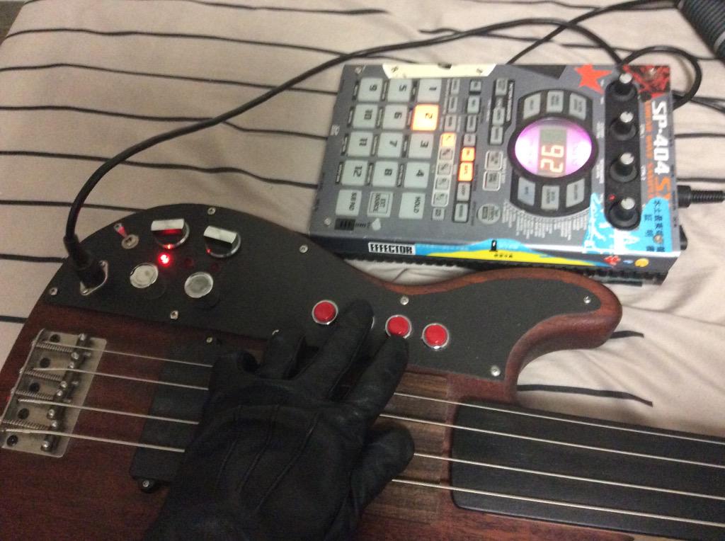 toughope's tweet photo. @Pensen_Paletti your play are cool!
I made a bass with midi pad like #BummGuitar. but i can't play like you 😄 http://t.co/5jClp8CwGY