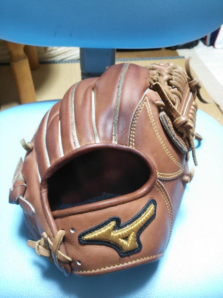 BaseballMarking's tweet photo. @toui614 とてもきれいに使われていますね。型の付け方もとても素晴らしいですね。オイルも塗られてあってきれいにしてあるなと思いますね。今後も頑張ってください！期待してます。 http://t.co/WnkBEywR1r