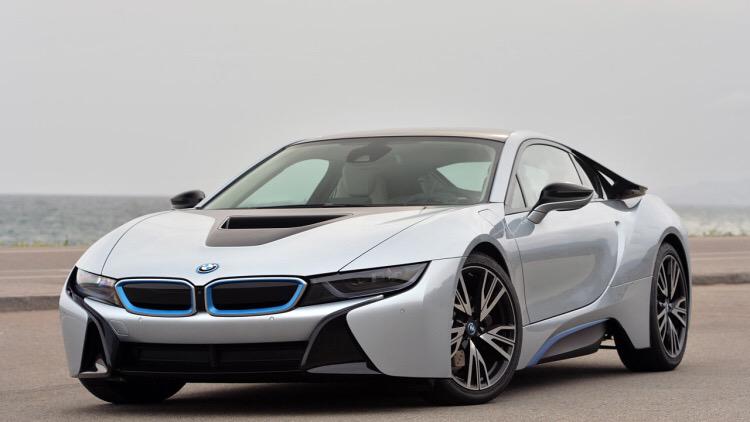 SimpleCars's tweet image. This car is so smart! #RETWEEETT #carlovers #BMW #BMWi8