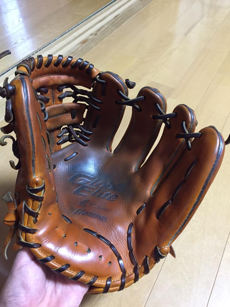 BaseballMarking's tweet photo. @j19971206 オイルの塗りかたが一番上手いですね。ポケットの位置があるところも上手い内野手の証拠ですね。型の付け方もとても素晴らしいですね。今後も頑張ってください！期待してます。 http://t.co/vO4IdXvYP2