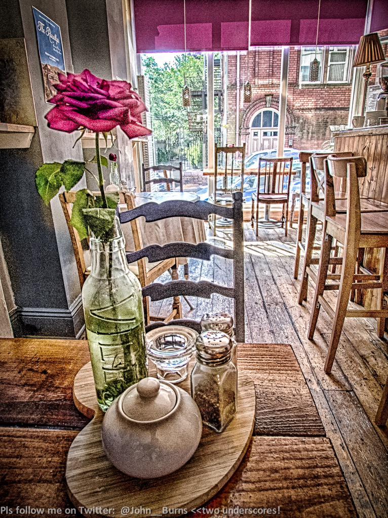 John__Burns's tweet image. If you're seeking an intimate coffee or a meal with friends. What a fantastic cafè this is @SecretGardnCafe #newport