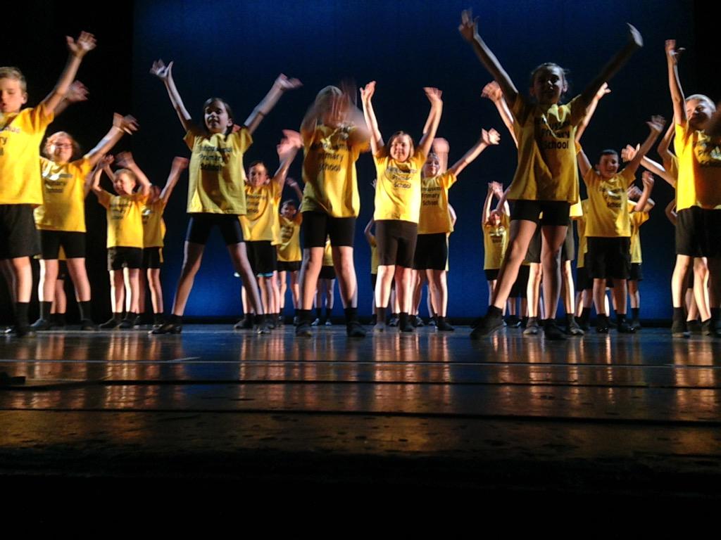 MrsQuinnSPS's tweet photo. Dress rehearsal done! We're all set π #godance15 http://t.co/SnNAr87uaT