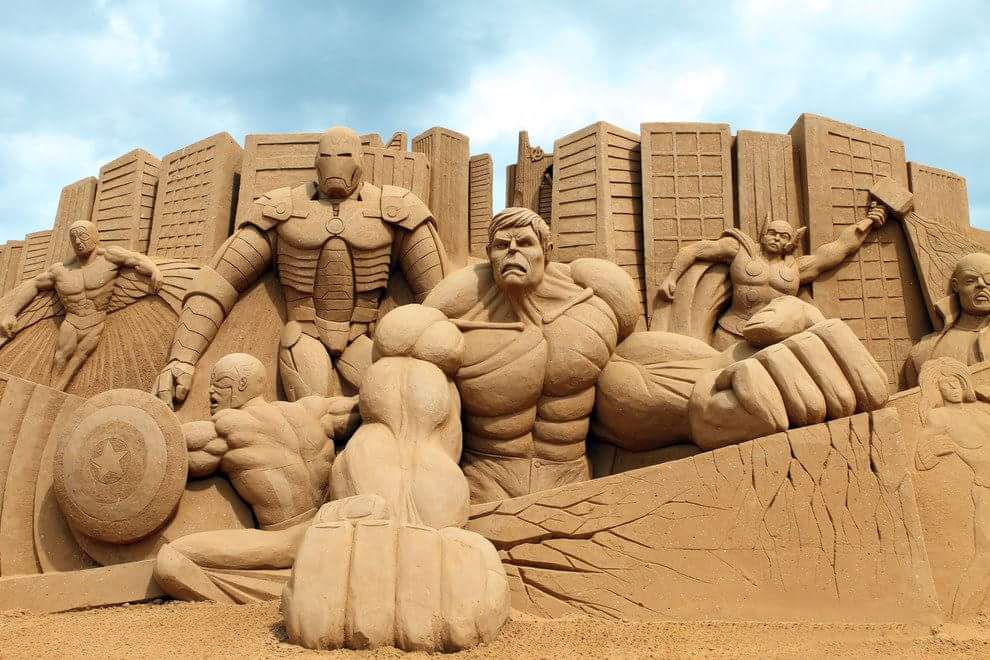 Vaya_Freak's tweet photo. Me gusta más esta versión de los Vengadores... Y me están dando unas ganas de playa... #FelizJueves http://t.co/a1kHMjE4Gq
