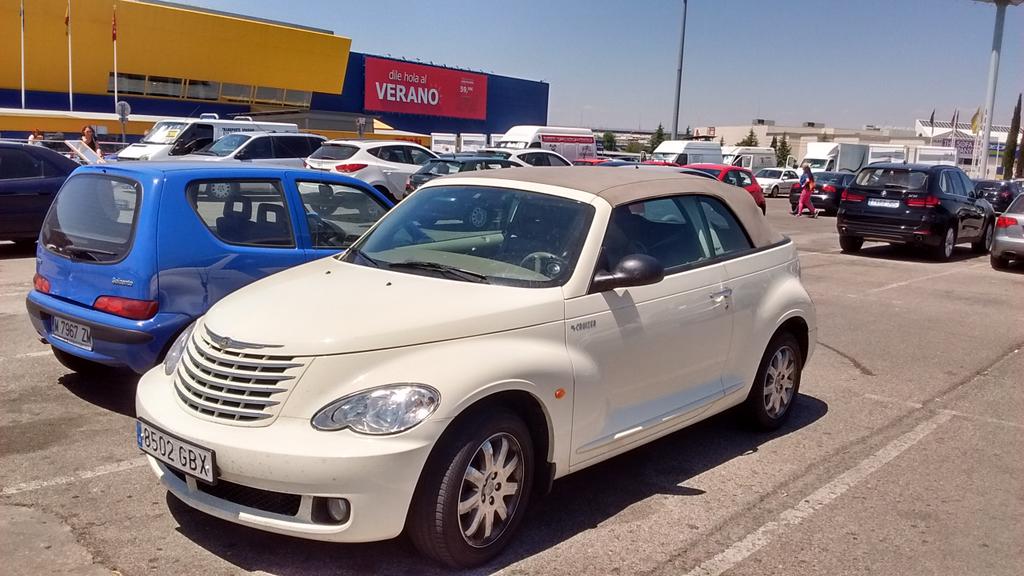 golfiller's tweet photo. Jumm no se si es el coche de @naiblanch o de @AnaisValerie http://t.co/t0DHoXkIqM