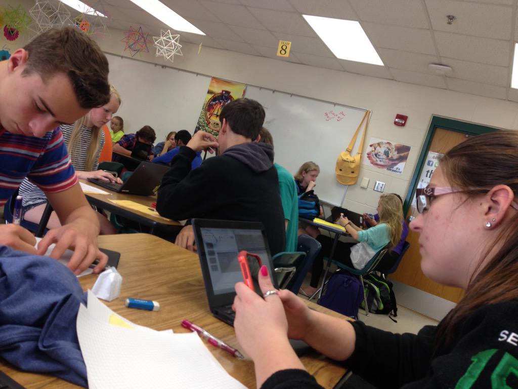 MathTeam9's tweet photo. Team 9 in Ms. L is work hard to figure out how to make a awesome shape!! http://t.co/09UqQ75TUB