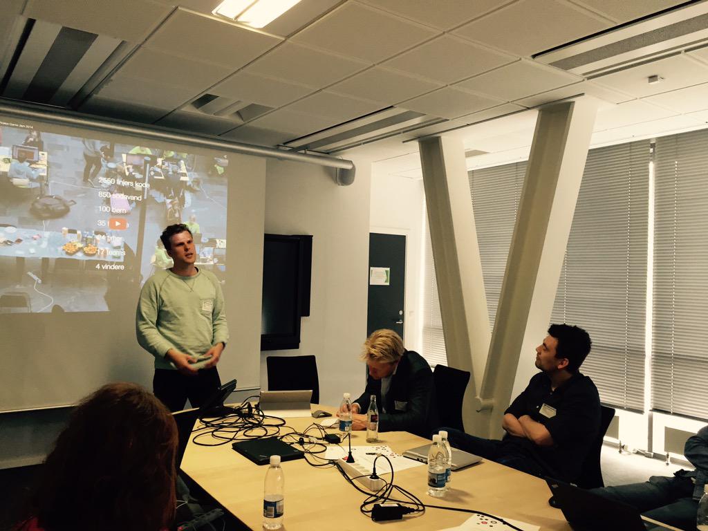 mettehauch's tweet photo. Presentation on CodingPirates at MS with @MartinExner1 @mortenovesen @kpanton @datalars w/ MIEEs #miedk #MIEExpert15 http://t.co/brMa9R2h1v