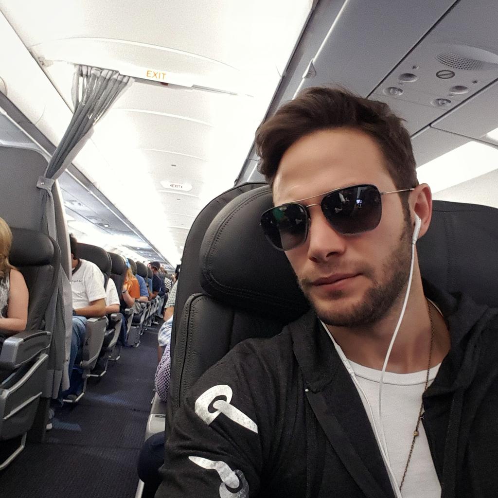 EVACoronelita's tweet image. "@gabrielcoronel: Aqui voy, de nuevo.. #Anotherflight  #Dallas http://t.co/t1FTXbYAhb"