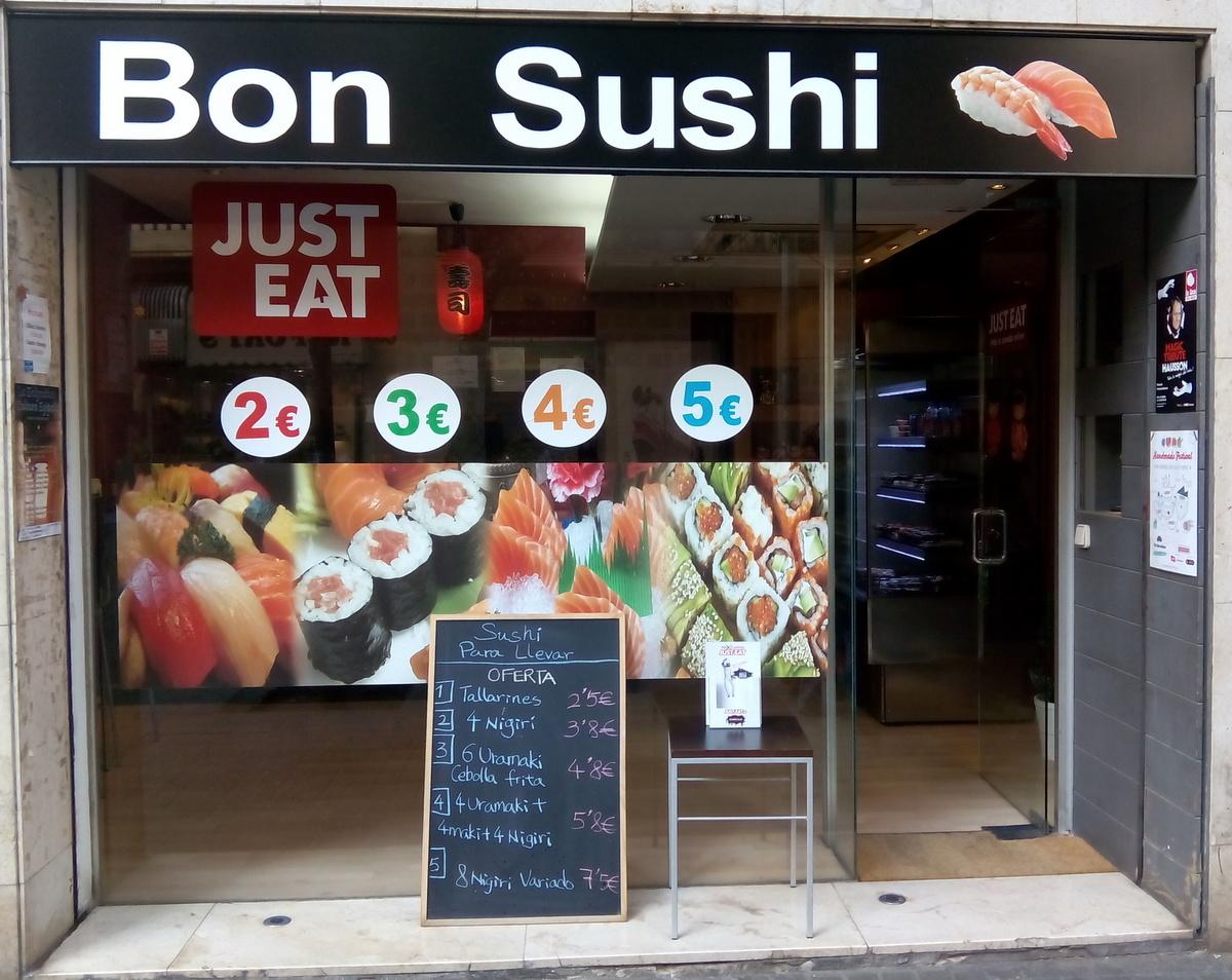 mecomobcn's tweet photo. ¡Nueva entrada en el blog! Comida japonesa en Barcelona #PorMenosDe5Euros !http://t.co/APQSupJQsF ¿Qué te parece? http://t.co/4EYLduLqyf