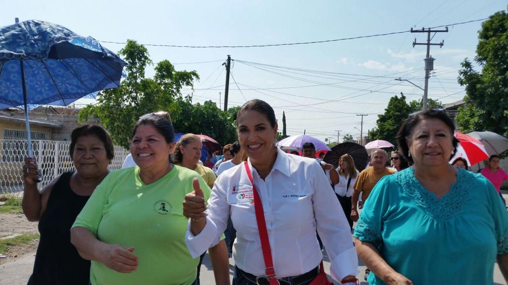 florrent's tweet photo. ¡Estamos en la Eduardo Guerra!
¡Con tu voto este 7 de Junio llegaremos a la Victoria!
#YoConFlor
#VotaPRI
#D5 http://t.co/JzkW8qK7a8