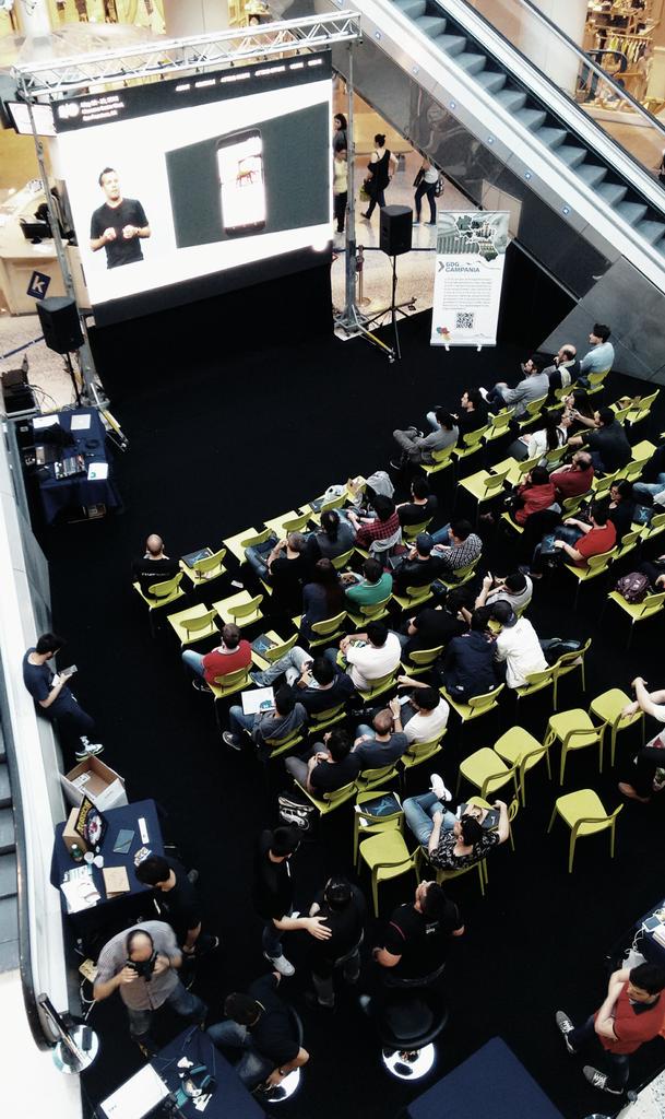 claudiabusetto's tweet photo. #io15 al #centro_campania @gdgcampania http://t.co/J27HuHGOiA