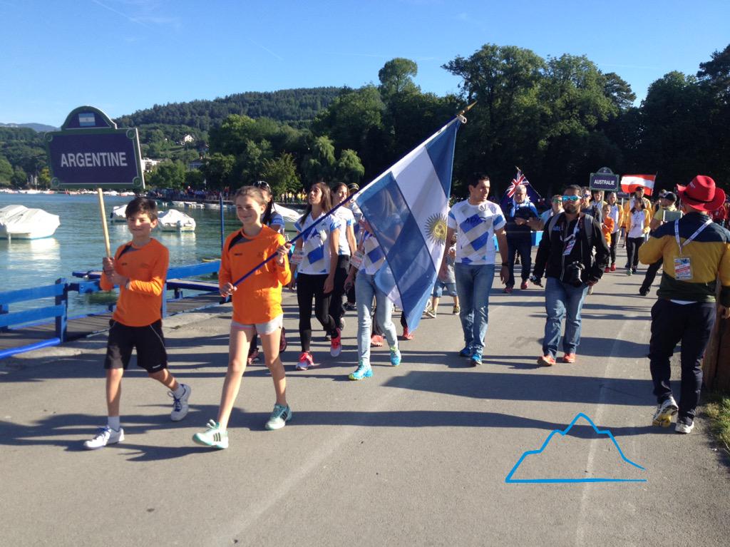 trailrunarg's tweet photo. Ahora si, arrancó la fiesta del Mundial de UltraTrail de la IAU. Vaaamos #TeamArgentina! http://t.co/oGSBl0MtGA