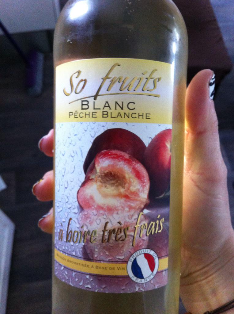 Claudia4Mars's tweet photo. @TheChromeNipple That's one Kind of peaches I like.... #WhitePeachesWineMadeInFrance 🍸🍸Wanna take some drink with me? http://t.co/bwFzjvtZA5
