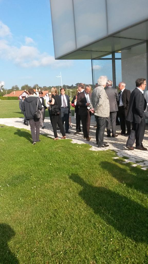 20edeferlante's tweet photo. Les premiers arrivés à la cité de l'océan #sphr #biarritz http://t.co/9xTYlSY1OA