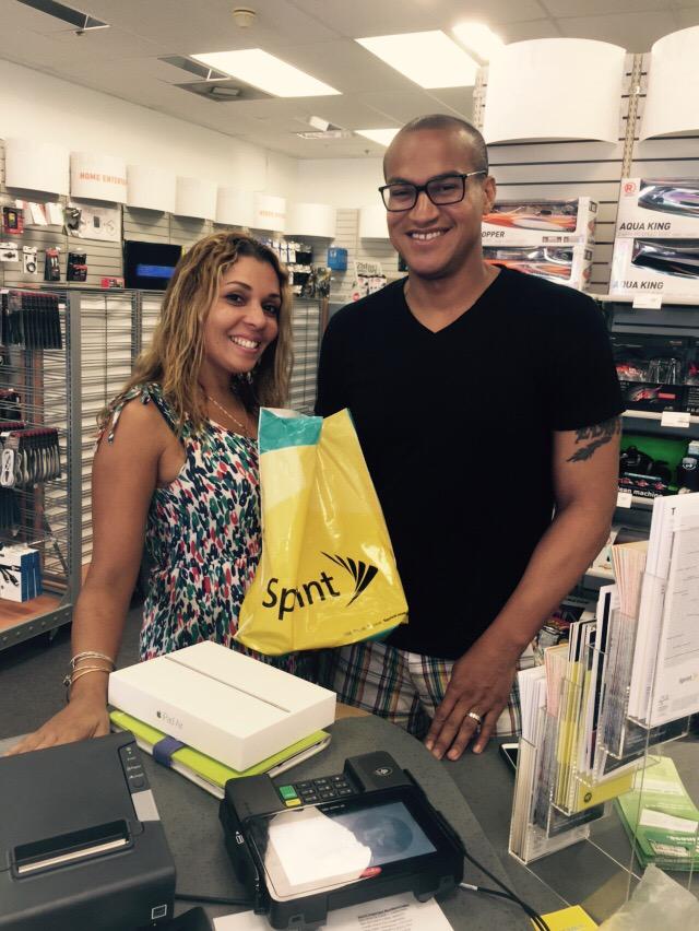 CCSprintShack's tweet photo. #happycustomer #4linesfromAt&amp;t #gettingbettereveryday @HollyJoyRamos @LehighSprint @mzbatz http://t.co/xXoJrUuqw6