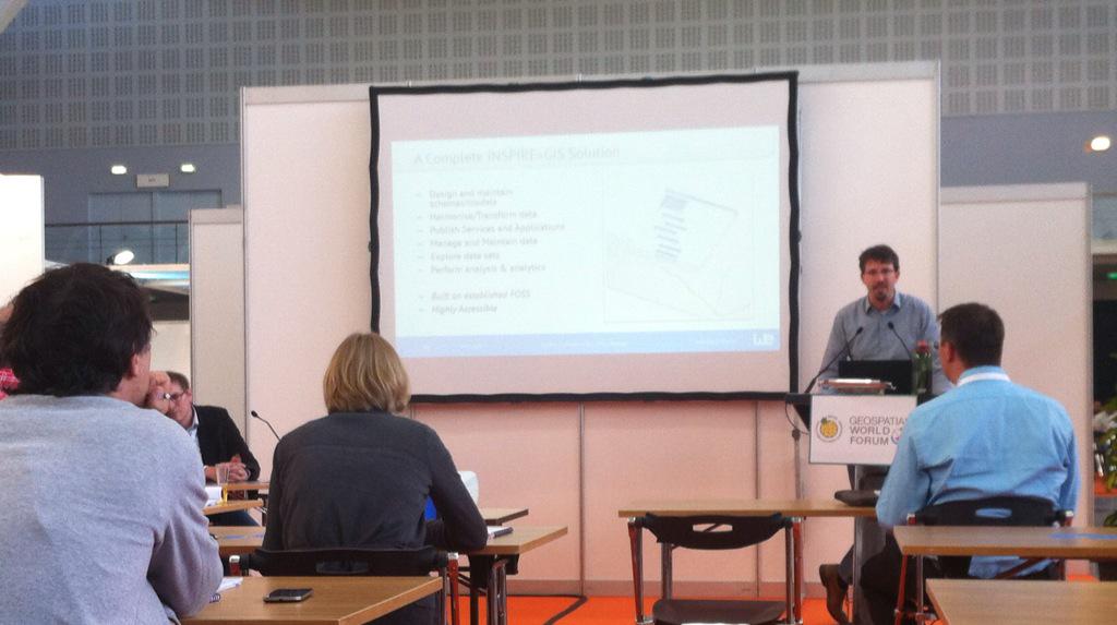 torfri's tweet image. Thorsten Reitz Talking about Design of complex Data with #Hale collaboration Makes it #easyAndFun