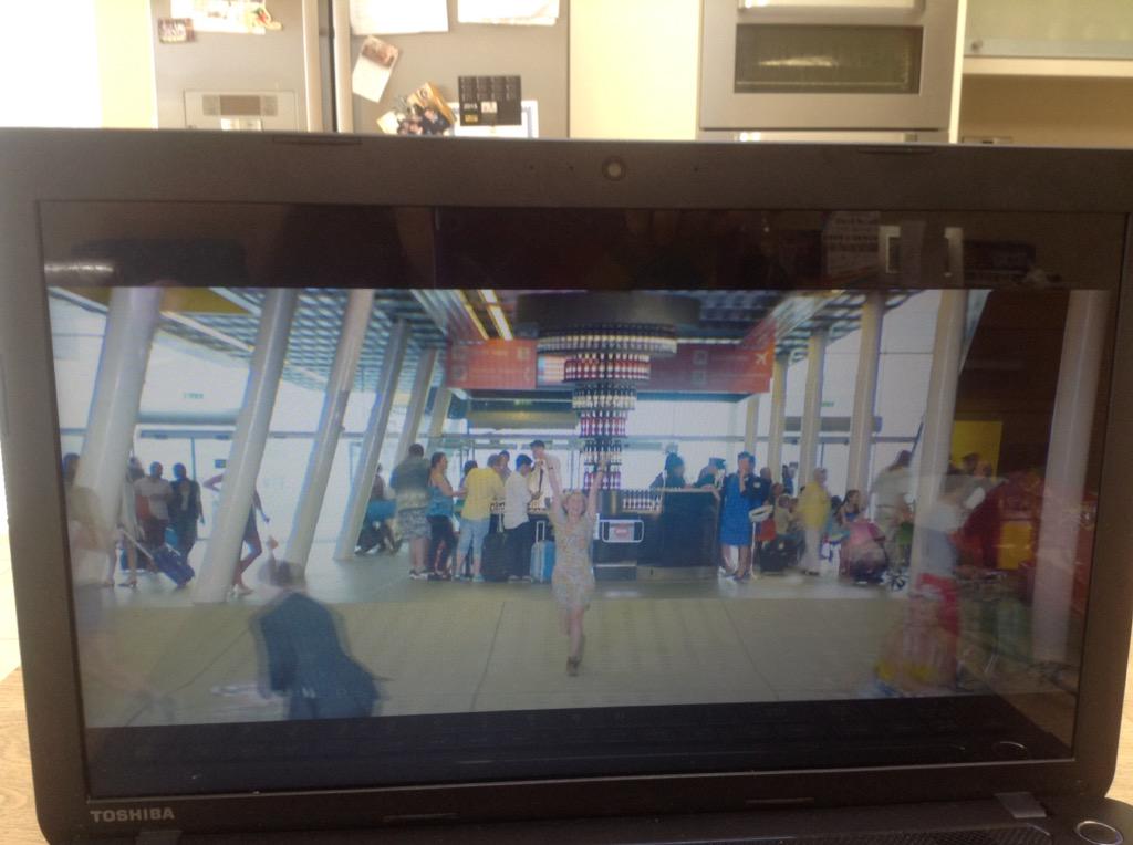 aprilreillyyx's tweet photo. WALKING ON SUNSHINE @Helloo_Lauren http://t.co/l6Xyv1YlbN