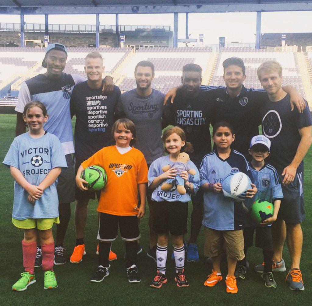 Serlex_Fans's tweet image. Amazing kids! ⚽ #victoryproject #takethatcancer #sportingpark #sportingkc #soccer #mls #ServandoCarrasco