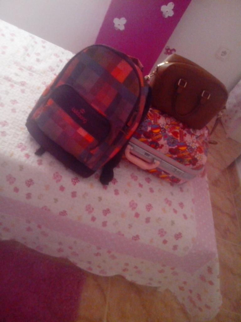 Anarigri's tweet photo. Todo listo para empadronarme desde esta tarde hasta el lunes con mi amiga @juliitapantoja #vidamufi #loveyou http://t.co/8IJeeqCs3g