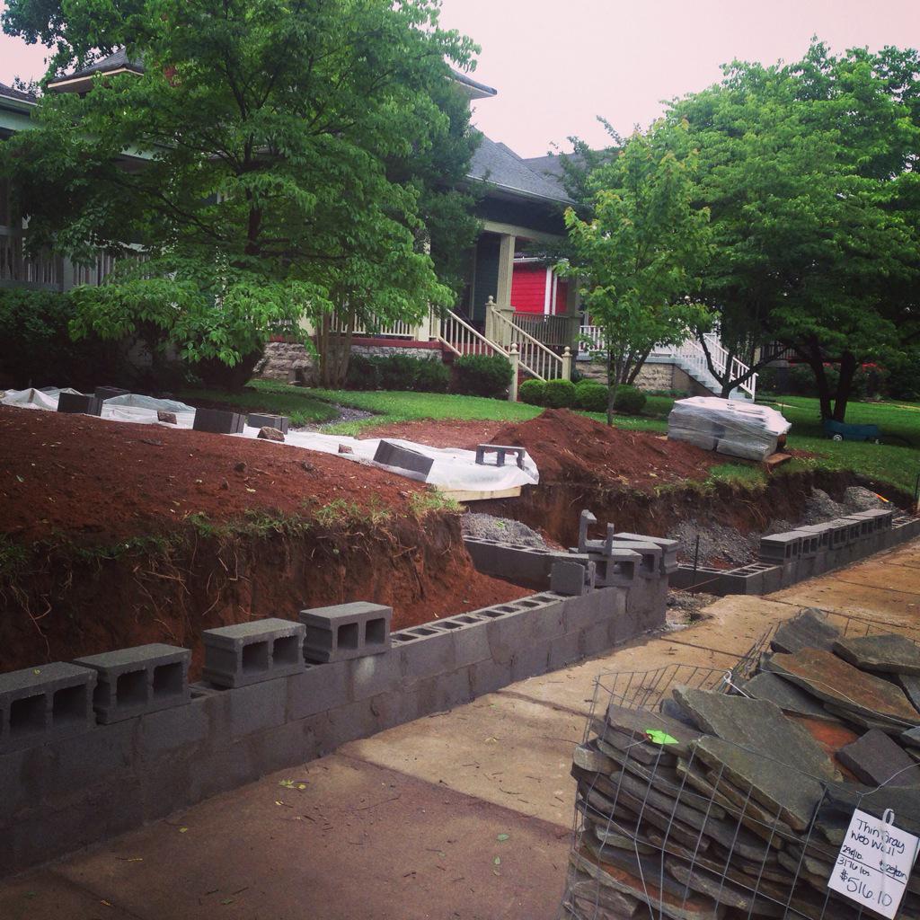 PoplarSpringsTN's tweet photo. Retaining wall going up this morning http://t.co/D6HyeqmpJj
