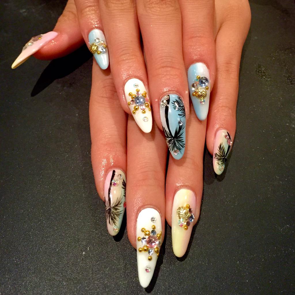 ⏩ブログ更新！ おNEWネイルさん💅🏻 夏に向けて！♡ 見てちょ(•ө