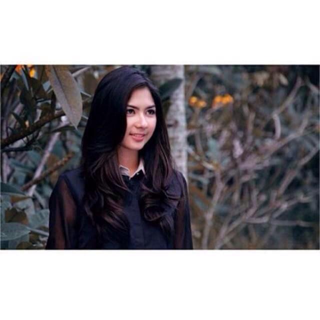 JMunity_Gtlo's tweet photo. Smoga my chubby membawa piala kemenangan😊😊Amin. @Jscmila  @JMunityOfficial @KEMILoverss #JessicaMilaForPGAwards2015 http://t.co/9BVbB72XRL