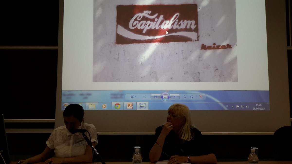 Nel 2011 gli stessi slogan sulle bacheche di Facebook e Twitter comparivano sui muri de Il Cairo. #mpc2015