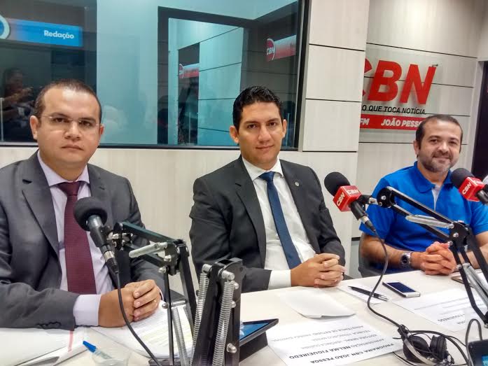 cbnpb's tweet photo. Presidente da comissão de Dir. Eleitoral e Ref. Política OAB Fábio Brito, Marcus Túlio e Tárcio Teixeira (PSOL-PB). http://t.co/6kv0Mssjuu