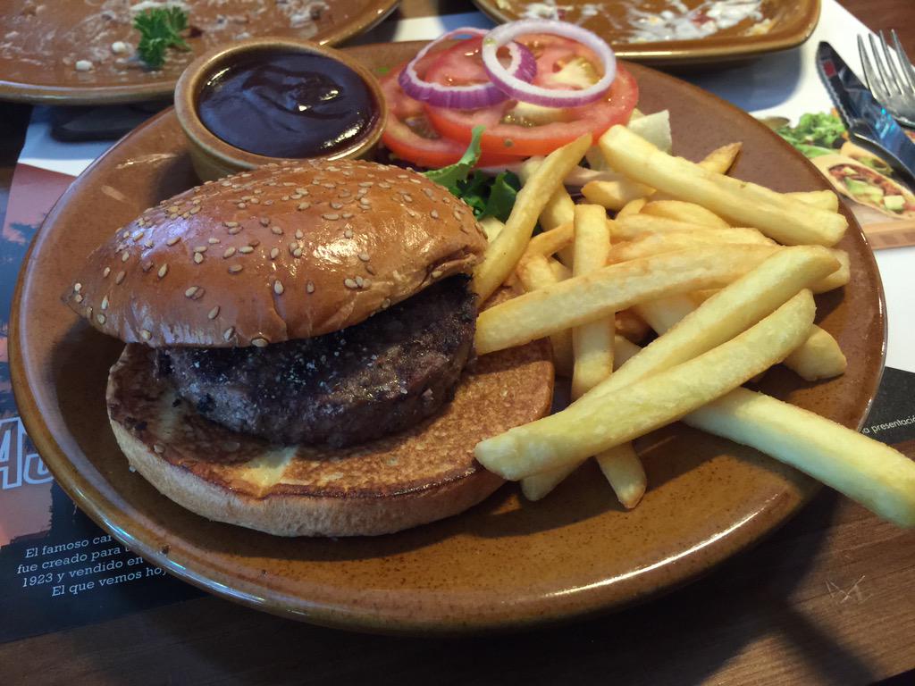 CesarRomero95's tweet photo. Operación "bañador" 🍔🍝👌🏼😏 http://t.co/0JRwIlGWkr