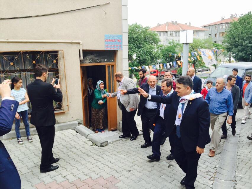 eyupakgenclik's tweet photo. Sevgiyle yürüyor halkımızla buluşuyoruz.@AhmetBOgutken #MehmetEr @suleymanaykac @avremziaydin @ESKaral @AK2BolgeSKM http://t.co/MHLSSgKdtx