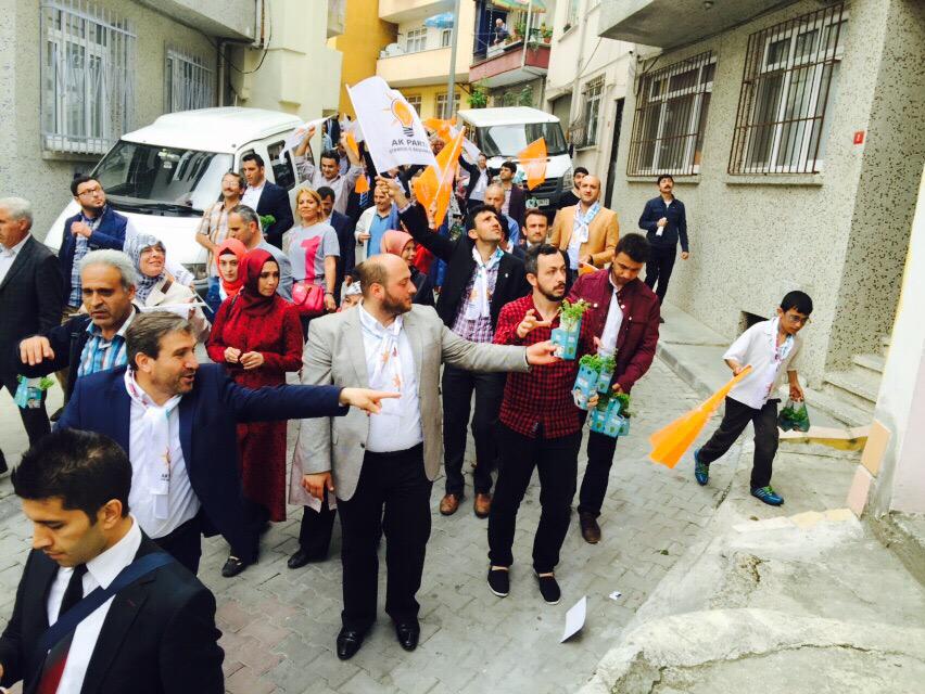 eyupakgenclik's tweet photo. Sevgiyle yürüyor halkımızla buluşuyoruz.@AhmetBOgutken #MehmetEr @suleymanaykac @avremziaydin @ESKaral @AK2BolgeSKM http://t.co/MHLSSgKdtx