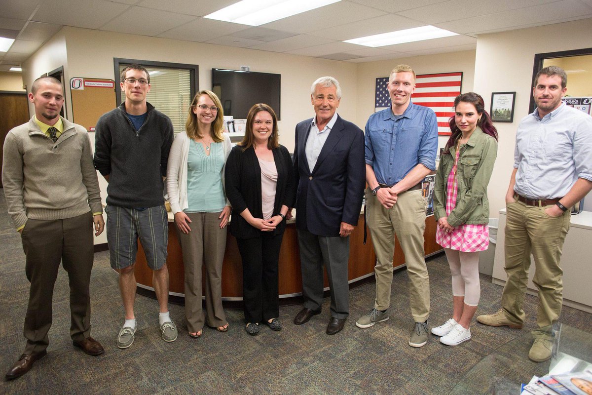 ICYMI: Former @USSECDEF and UNO alum Chuck Hagel stopped by @UNO_OMVS (UNO Office of Military & Vet. Services) Wed.