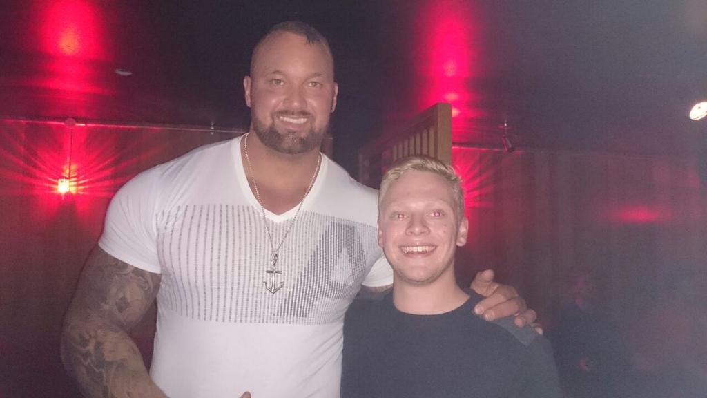 Danlet95's tweet photo. Brute. Just chillin with the mountain #GameOfThrones #feelinsmall #mountain #iwon http://t.co/Cyfg3Axk3J