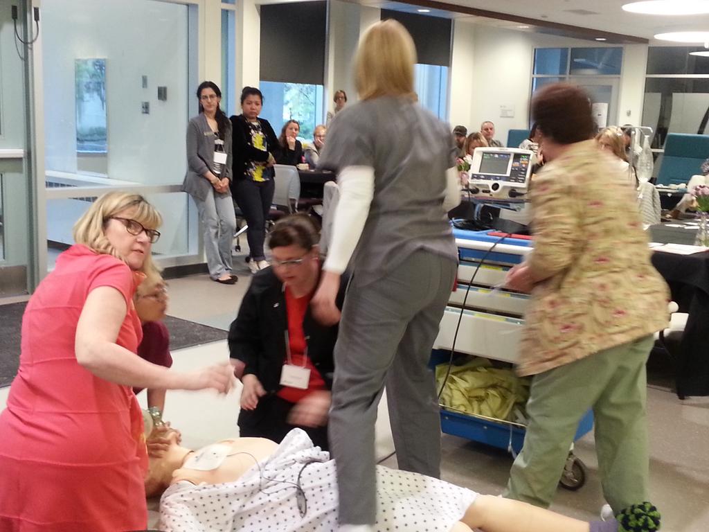 ucalgarynursing's tweet photo. Simulation of a cardiac arrest. #breakfastlecture #doessimsavelives http://t.co/qsHQCWDOaR