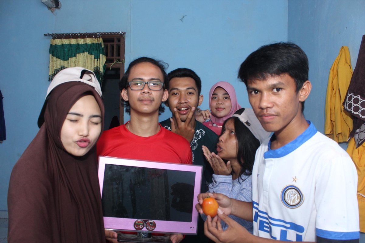 nicksonrumapea's tweet photo. edisi kkn http://t.co/SZBQrvCdSS