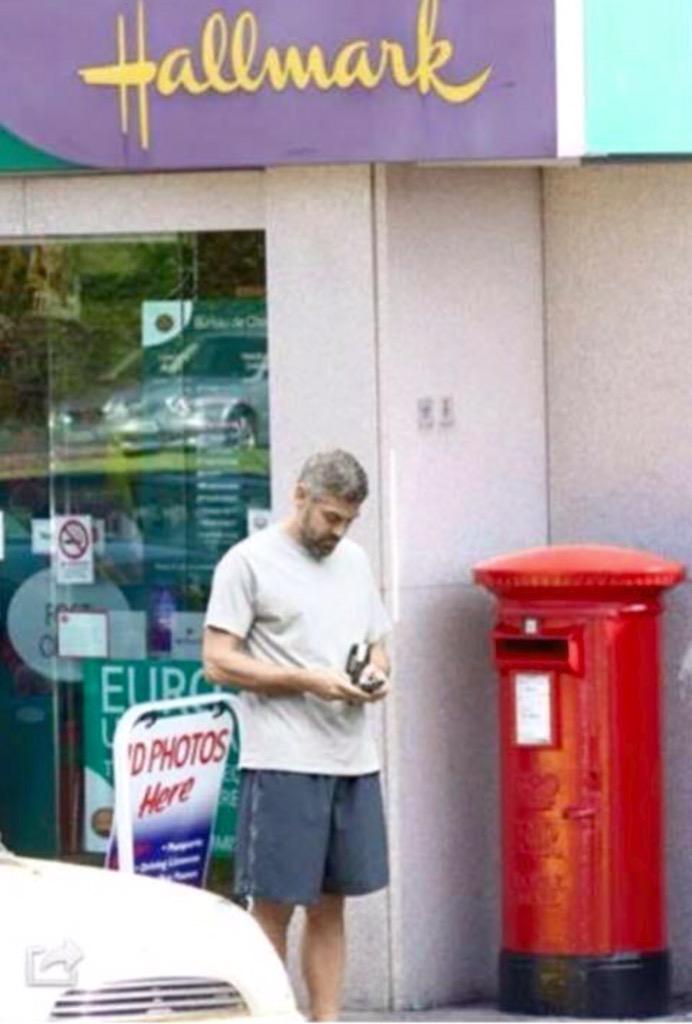 irishtowns's tweet photo. @Glendagilson 
Is this him in Newcastle, County Down? http://t.co/c7yAC0FBVc