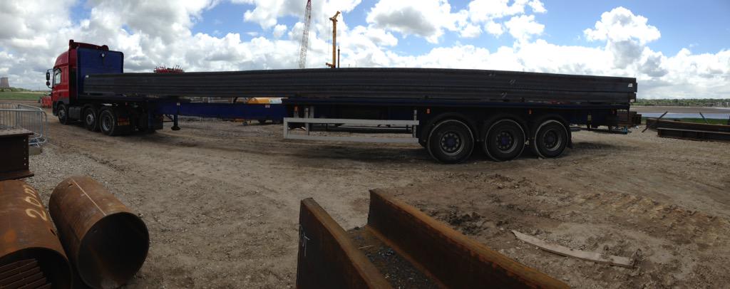 bentleyhaulage's tweet photo. Todays load 18.5m beams delivered to widnes for the mersey gateway project! #extendabletrailer http://t.co/IGUOHImyJb