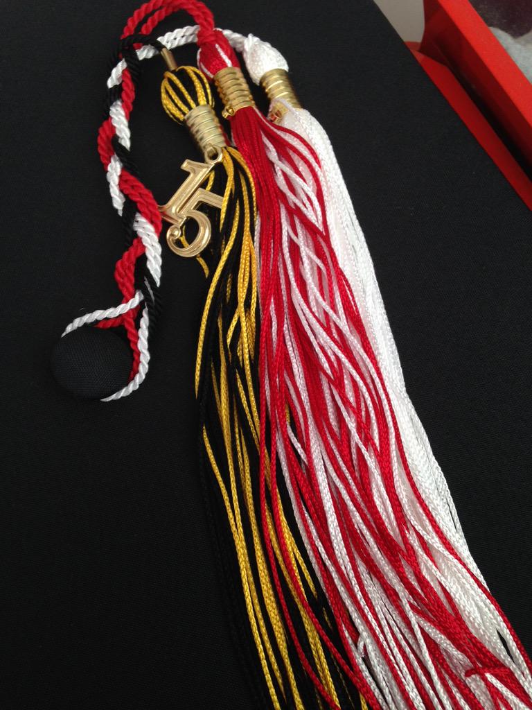 JoelHessels's tweet photo. When you do just enough in high school to get Maryland tassels #MDborn&raised http://t.co/5GqKk2Ed7j