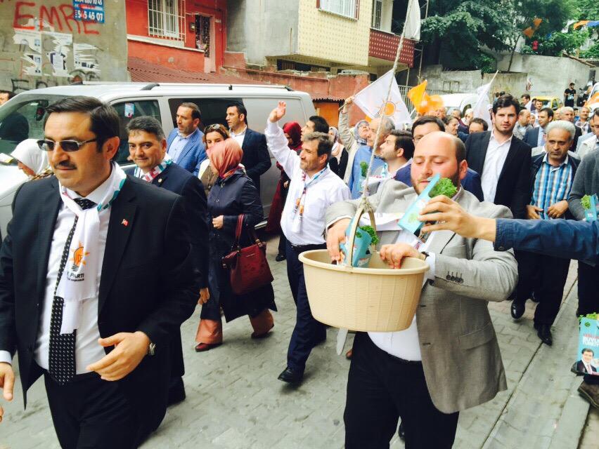 eyupakgenclik's tweet photo. Sevgi Yürüyüşümüz tüm çoşkusuyla devam ediyor.@AhmetBOgutken #MehmetEr @suleymanaykac @avremziaydin @ESKaral http://t.co/YkKspeHgw4