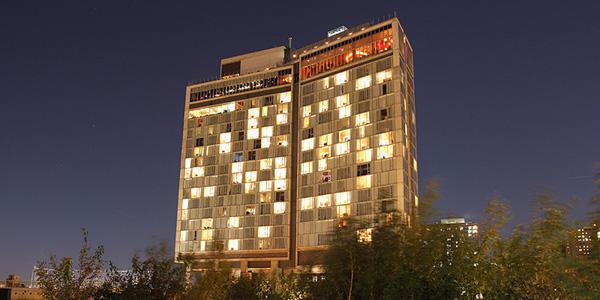 people's tweet photo. NYC's The Standard Hotel apologizes for turning away a navy officer because of her uniform http://t.co/rmEVJQu0FC http://t.co/bcmGZfEboQ